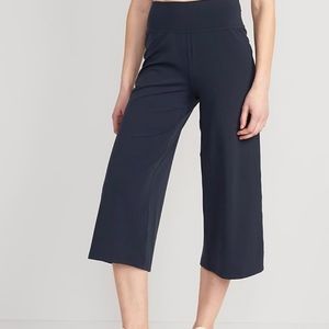 Extra High Waisted Cropped pants.